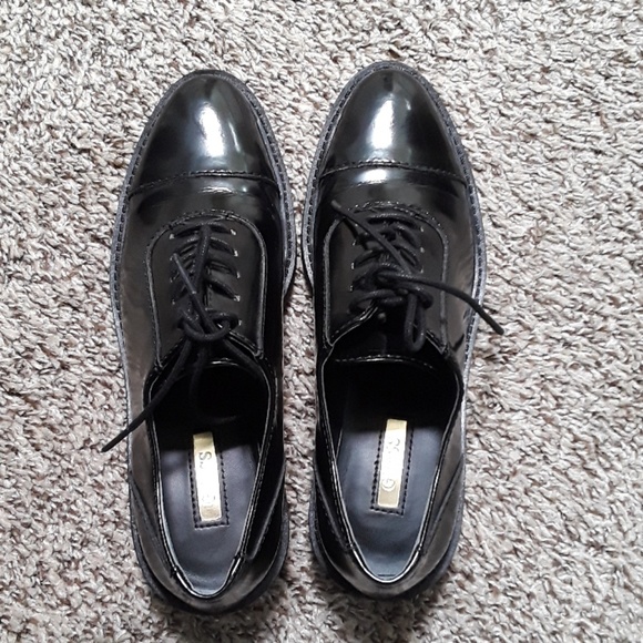 Guess Black Patent Leather Oxford Shoe - Picture 5 of 8